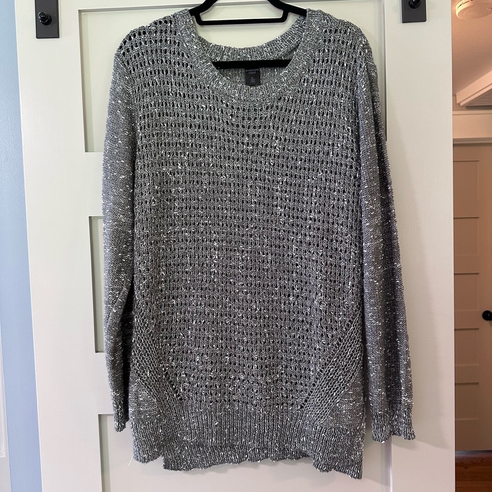 Gray Crew Neck Sweater with Textured Knit and Chucky Fit